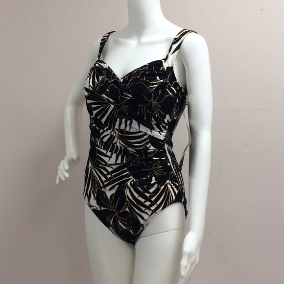 Miraclesuit Sanibel Black & White Swimsuit - Picture 2 of 8